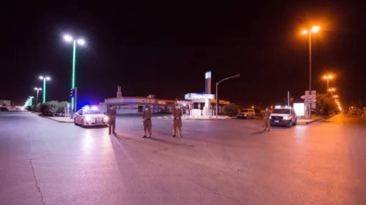 الجهات الأمنية تغلق مداخل كورنيش الدمام وتمنع دخول المركبات