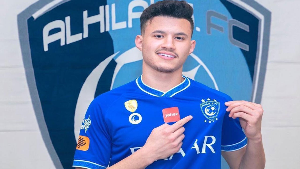 الهلال يعلن تعاقده مع الحمدان رسميًا.. واللاعب يبعث برسالة إلى جماهير الشباب