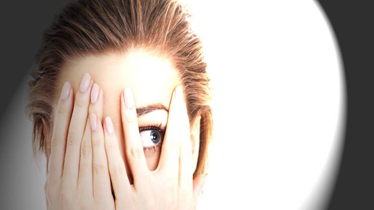 الحساسية تجاه الضوء.. إليك الأسباب والأعراض