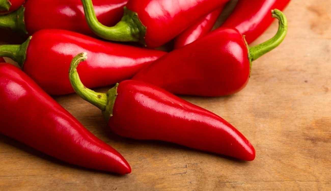 يتصدرها الفلفل الحار.. تفنيد 6 خرافات حول علاج فيروس كورونا