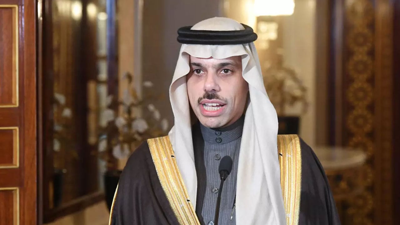 الأمير فيصل بن فرحان يتلقى اتصالًا هاتفيًّا من وزير خارجية المالديف