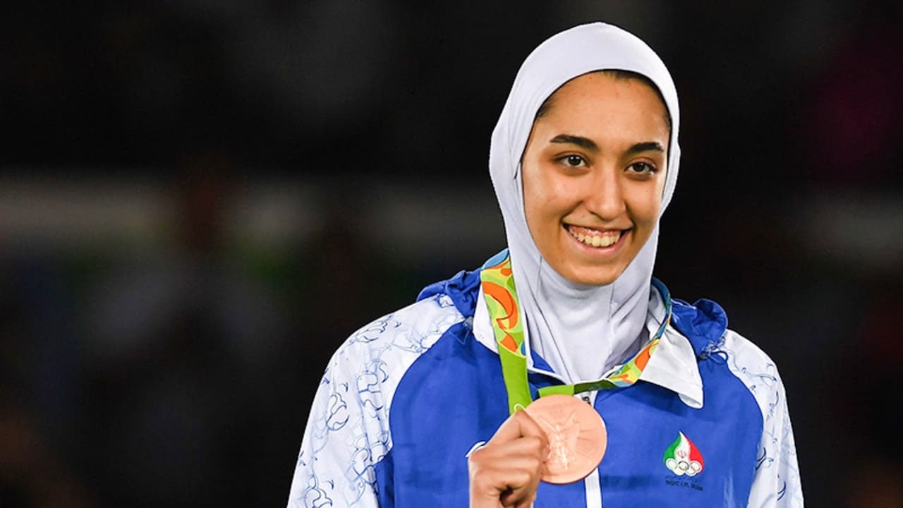 البطلة الأولمبية كيميا زاده ترفض تمثيل إيران في «طوكيو 2020»