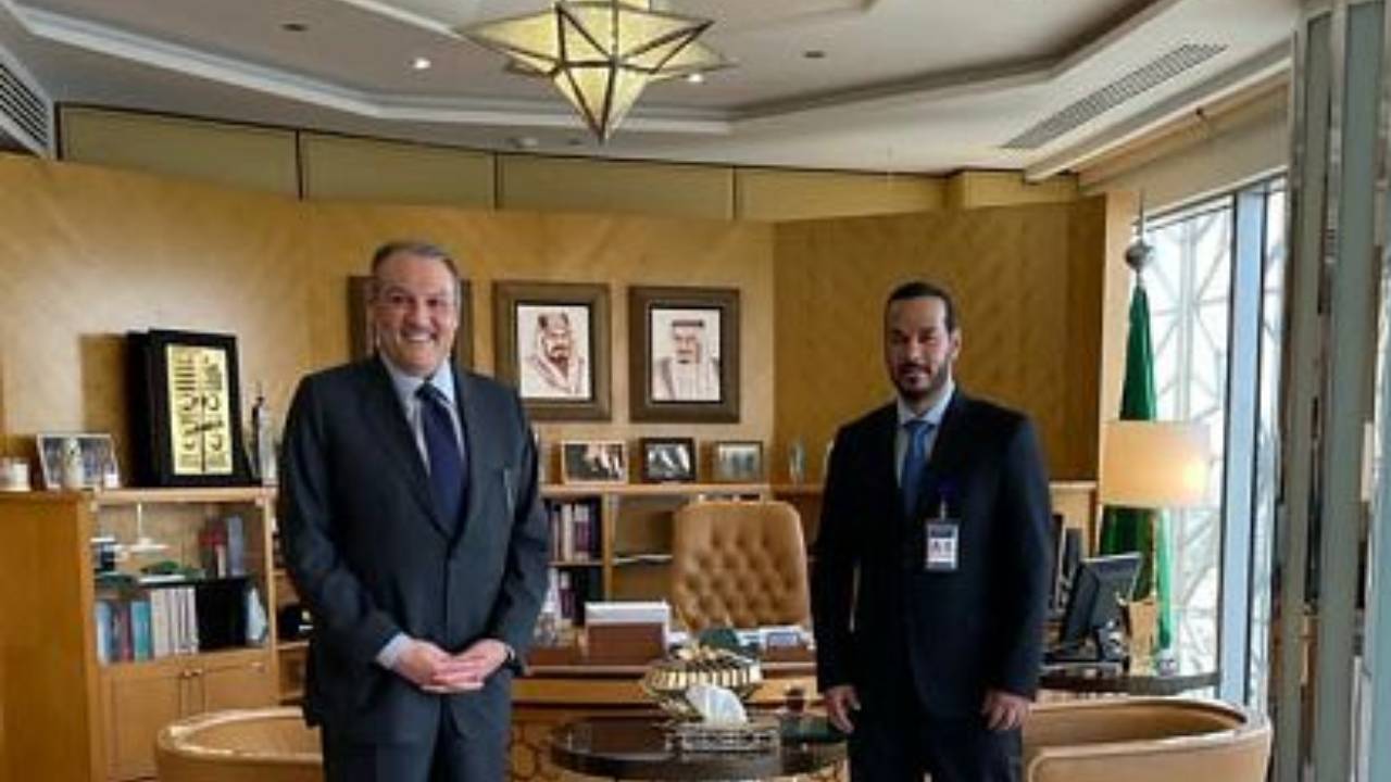«الموارد البشرية» تفتتح الملحقية العمالية في مصر