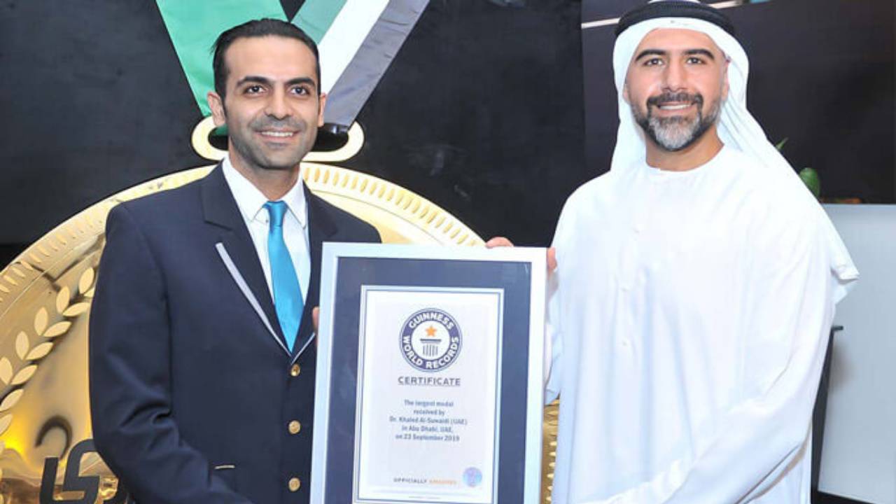 الإمارات تدخل موسوعة «جينيس» بأكبر ميدالية في العالم