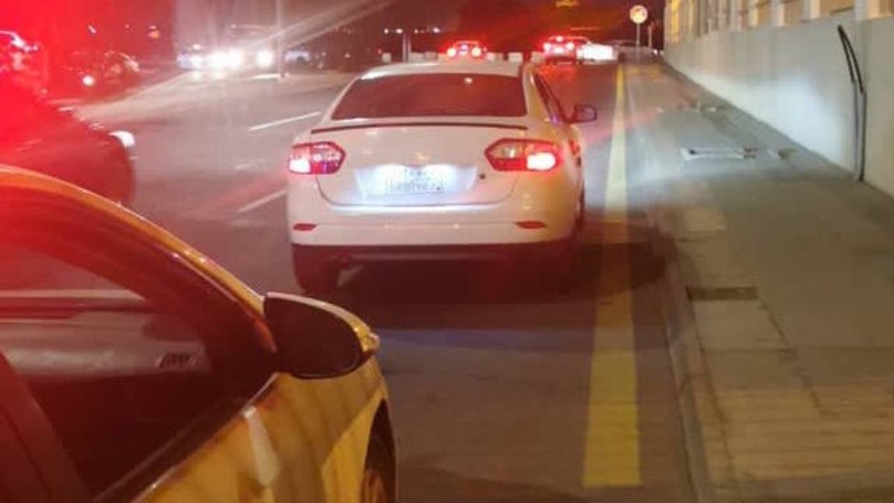 «المرور السعودي» يلقي القبض على سائق مركبة بعد ارتكابه عدة مخالفات