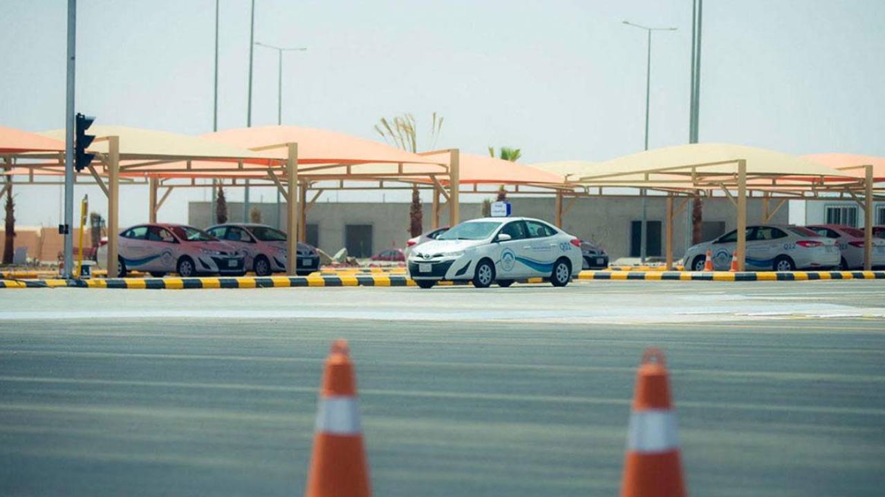 رخصة القيادة تؤرق المتقدمات بالقصيم.. والجامعة: نحاول استيعاب الزيادة