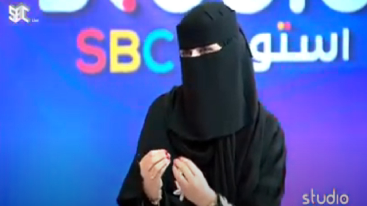 سعودية تحظى بلقب أوائل الرسامين بالرمل على مستوى الخليج.. ما قصتها؟