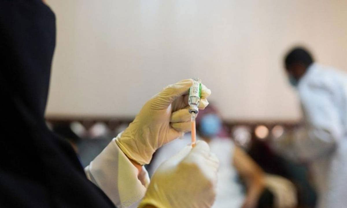 الخدمات الطبية بوزارة الداخلية تقدم لقاح كورونا لمنسوبي القطاعات الأمنية بشرورة