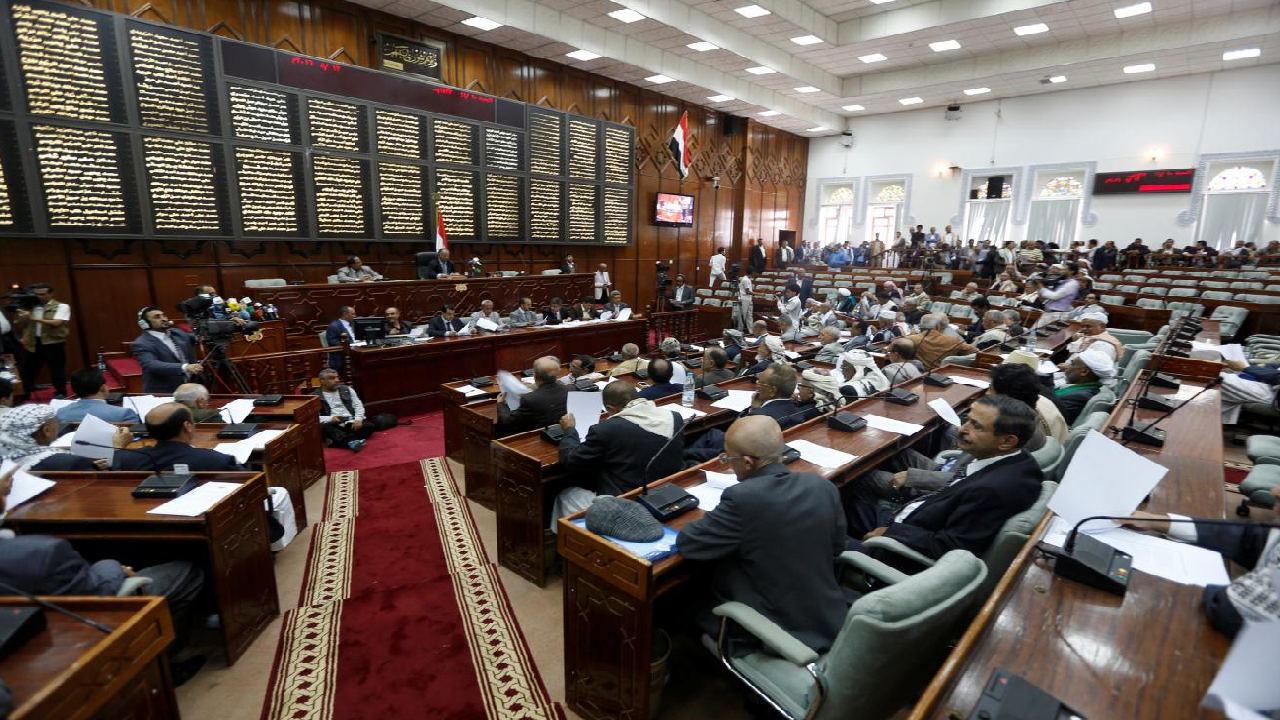 «النواب اليمني» يدين الاعتداء الإرهابي على مصفاة تكرير النفط  بالرياض