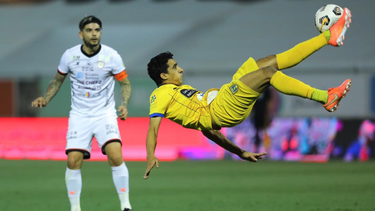 الشباب يخسر أمام التعاون ويقدم هدية ثمينة إلى الهلال