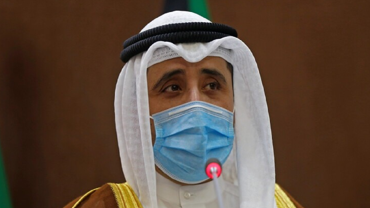 وزير خارجية الكويت يدخل حجرًا صحيًّا بعد لقائه رئيس وزراء باكستان