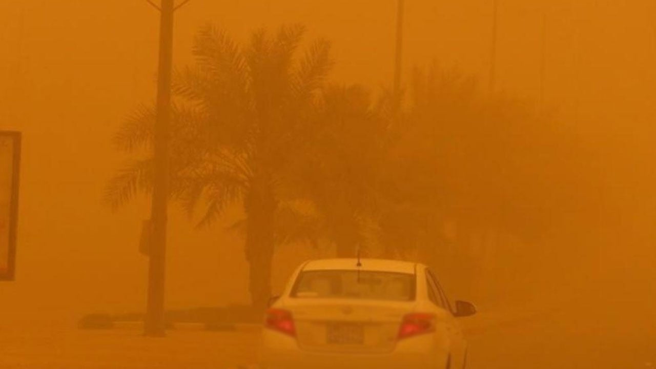 الأجواء المناخية بجدة تدفع «الحربي» إلى التحذير من السفر عبر طريق الليث