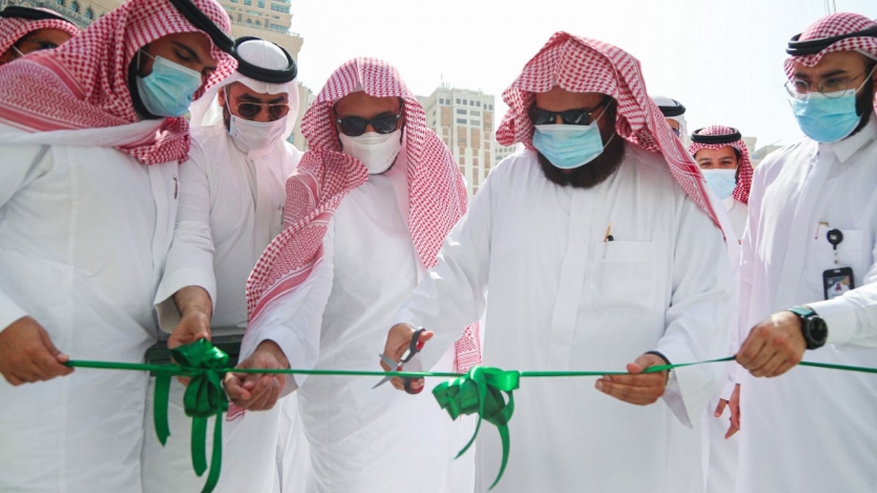 بالصور.. السديس يدشن مبادرة تشجير الساحات المحيطة بالمسجد الحرام