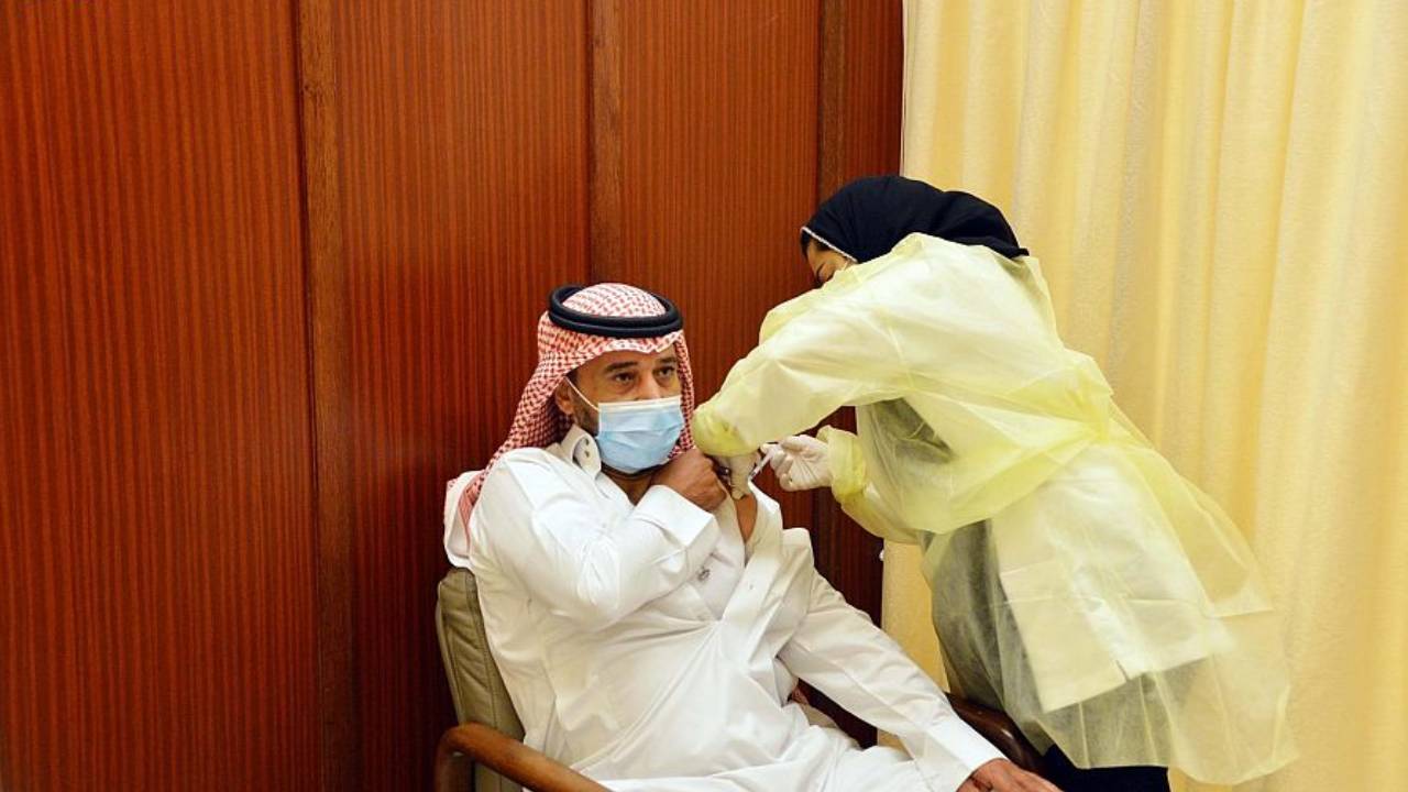 بالصور.. «الشورى» ينظِّم حملة للتطعيم ضد كورونا لأعضائه ومنسوبيه