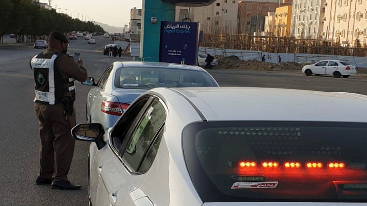 قائد مركبة يوثق سرعته العالية.. ومرور الطائف يحيله للجهة المختصة