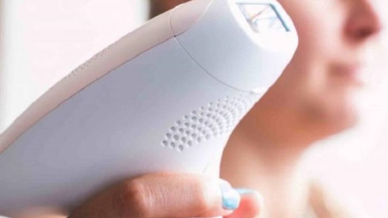 مواطنة تتعرض بشرتها للحرق بالليزر في عيادة.. و«الصحة» تتفاعل