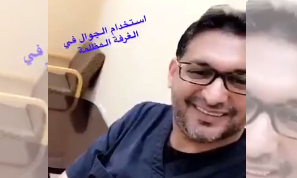 هل استخدام الجوال في الظلام يُضعف النظر ويصيب بالأورام؟.. استشاري يجيب