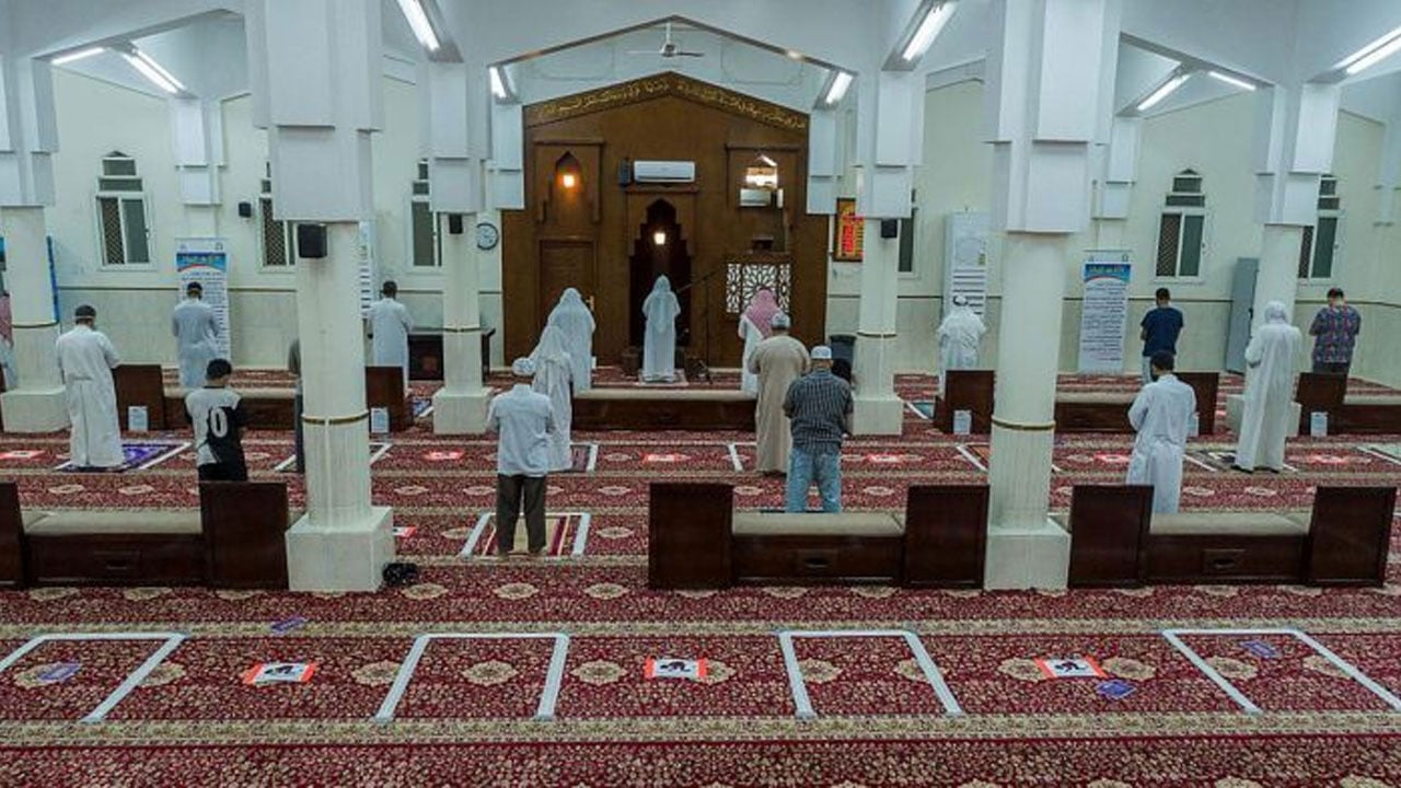إغلاق 14 مسجدًا مؤقتًا في 4 مناطق بسبب كورونا