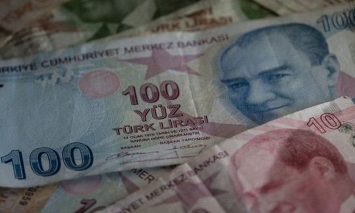 الليرة التركية تتراجع لليوم الثالث بعد الارتفاع القياسي لإصابات كورونا