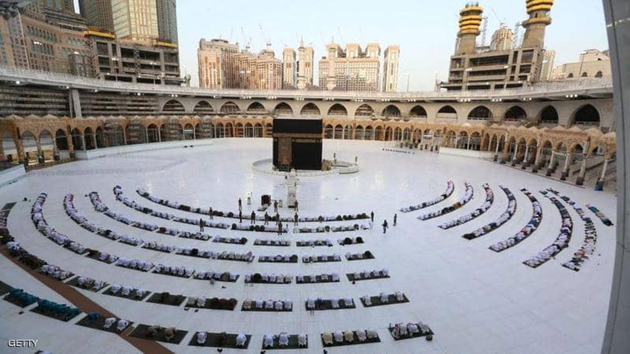 70 كاميرا حرارية لرصد درجات حرارة المعتمرين بالمسجد الحرام