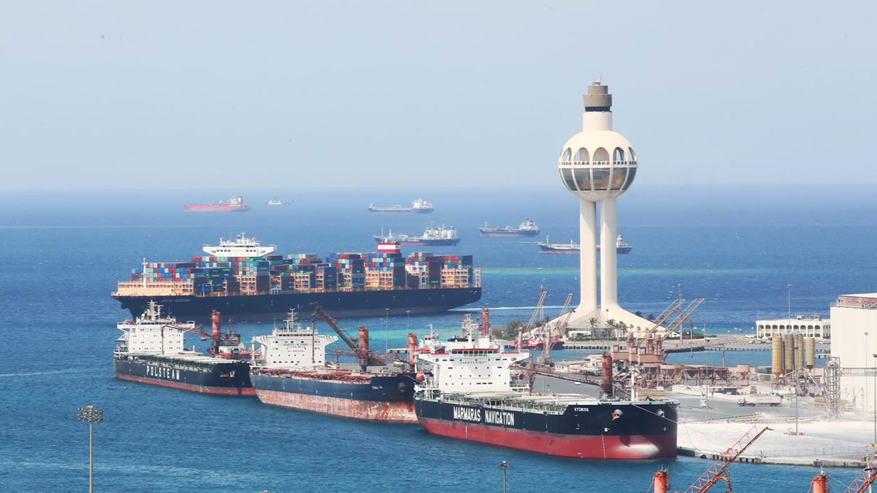 إيقاف حركة الملاحة البحرية بميناء جدة الإسلامي لزيادة سرعة الرياح