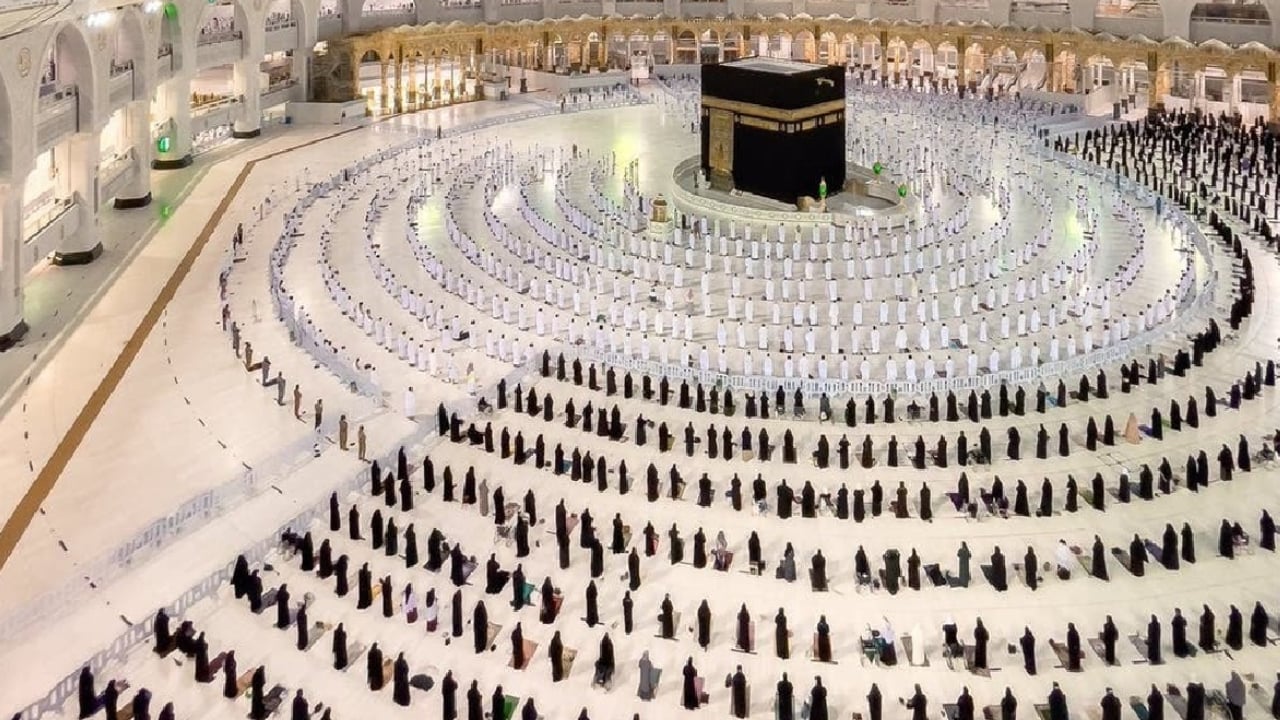 فيديو يوثق امتلاء صحن الطواف بـ«الحرم» لأول مرة منذ بداية الجائحة