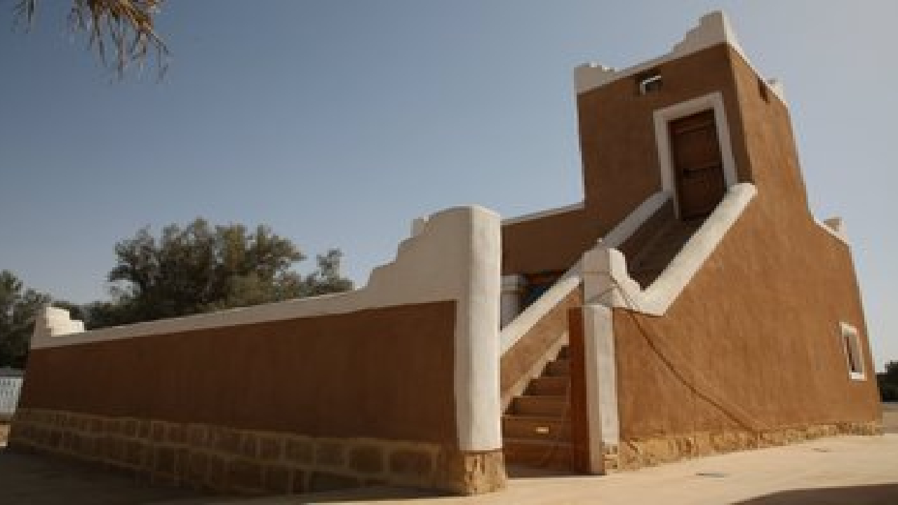 مسجد العجلان التراثي.. منارة ثقافية توثق تاريخًا يتجاوز 350 عامًا