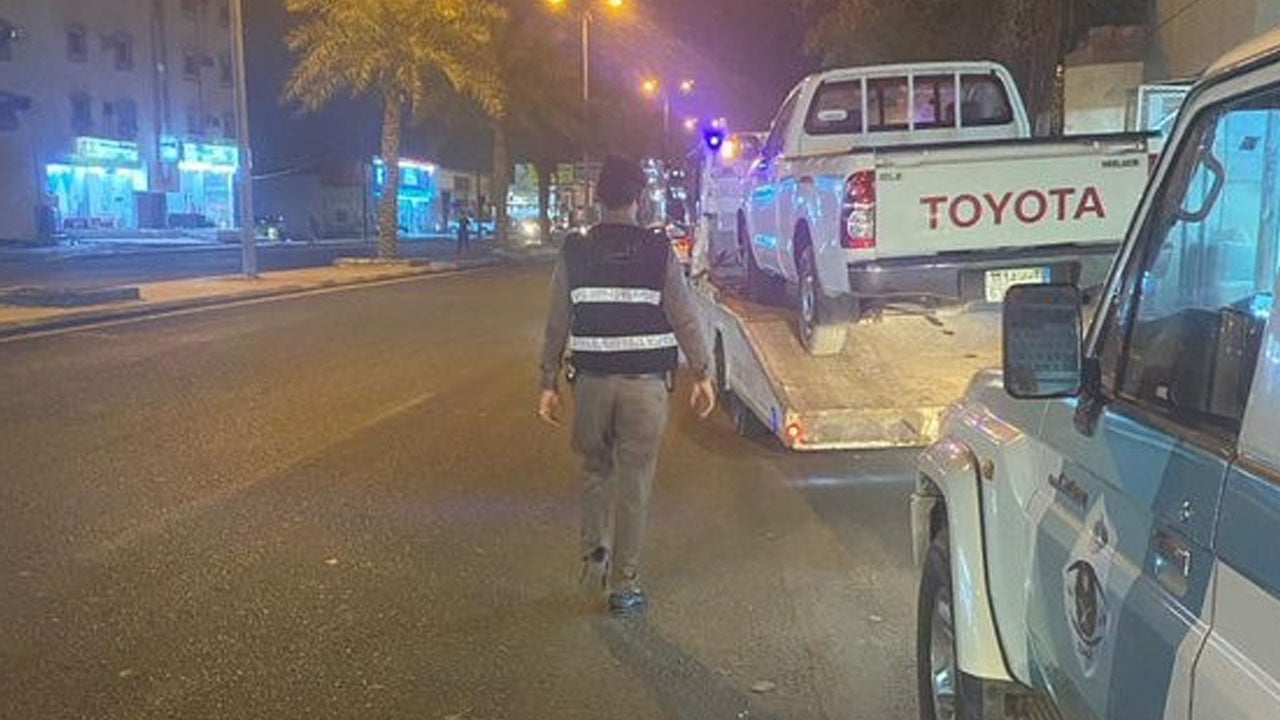 «مفحط» يعرض حياة الآخرين للخطر.. و«مرور جازان» يلقي القبض عليه
