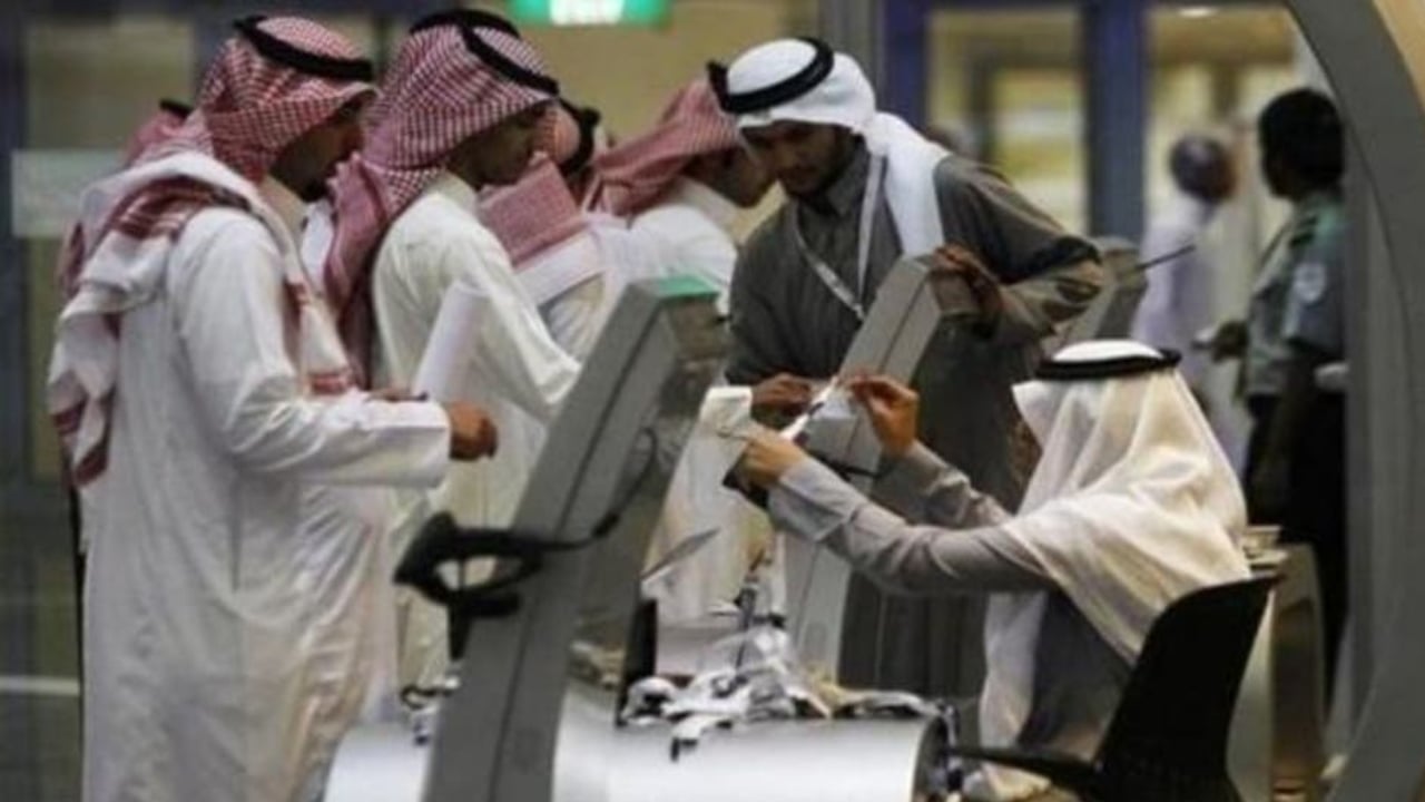 للرجال والنساء.. شركة الرقيب تعلن 29 وظيفة إدارية في 5 مناطق