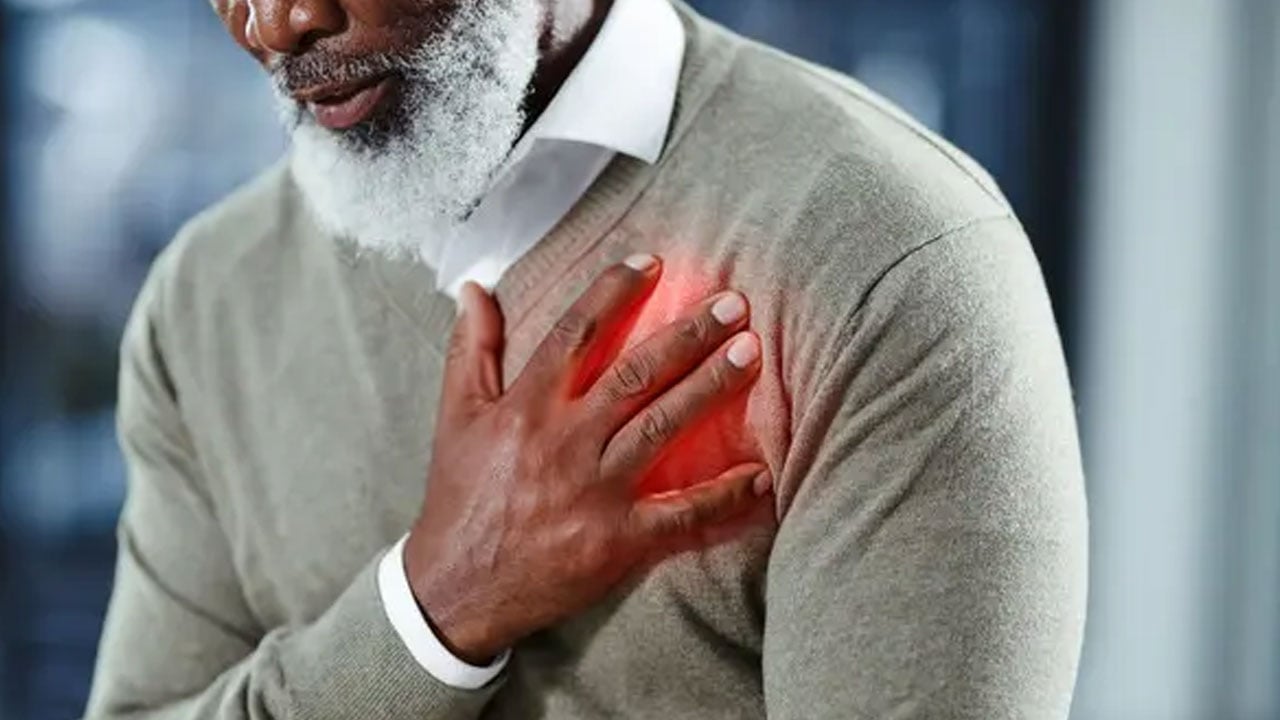 استشاري يحذر من «تصرف خاطئ» يؤدي إلى إصابة كبار السن بتلف بالقلب