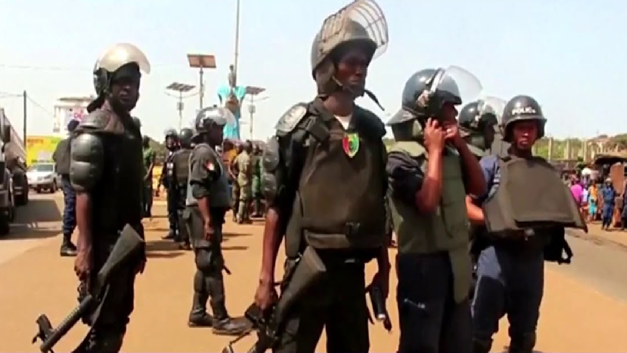 مصرع 15 شخصا على الأقل بانهيار منجم ذهب في غينيا