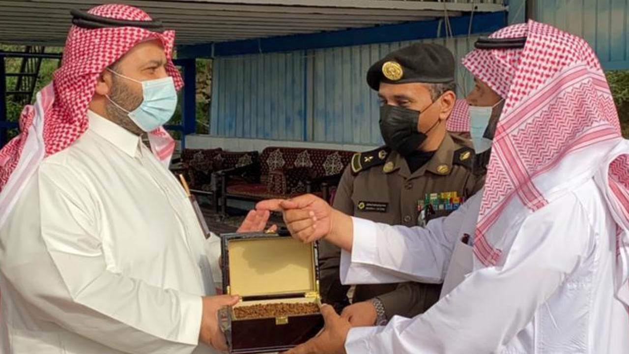 محافظ الداير يدشن متجرًا إلكترونيًّا لتسويق البن الخولاني