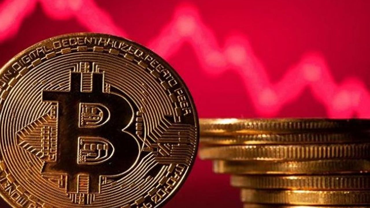 تراجع جديد لـ«البيتكوين».. العملة المشفرة تخسر قرابة نصف قيمتها