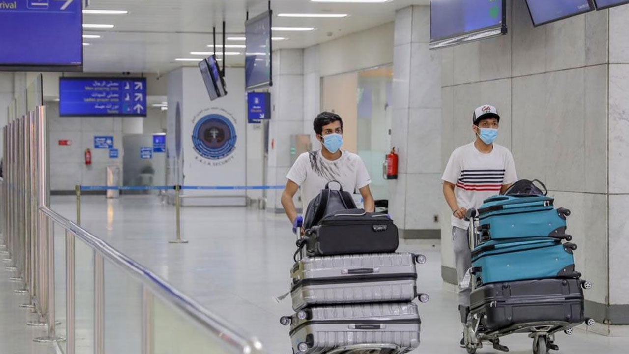 مطار الملك عبد العزيز: 3 أنواع من الأجهزة الإلكترونية توضع داخل مقصورة الطائرة