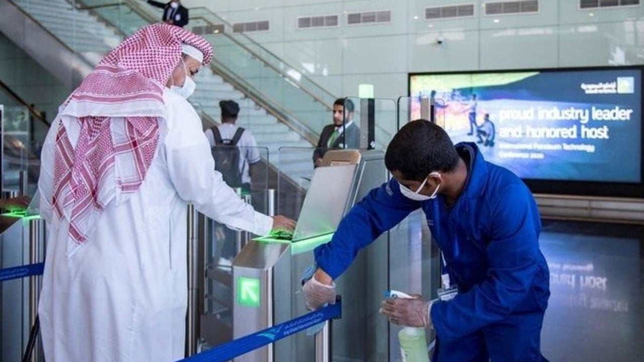 استثناء 6 فئات من الحجر الصحي المؤسسي مع تطبيق الإجراءات الاحترازية عليهم