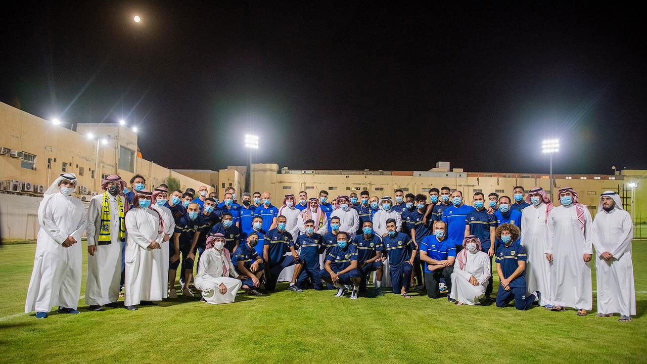 أمير القصيم يدعم التعاون لخطف كأس الملك