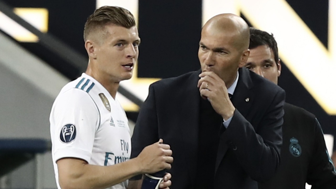 هل رحل زيدان عن ريال مدريد؟ لاعب وسط الفريق الملكي يجيب