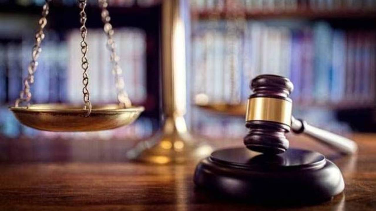 حكم بالسجن عامين والغرامة على عضو بالنيابة العامة أدين بالرشوة