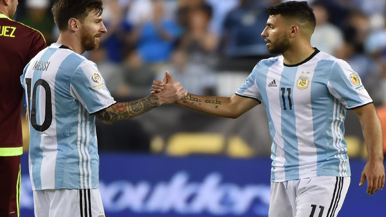 أجويرو يشترط استمرار ميسي قبل التعاقد مع برشلونة