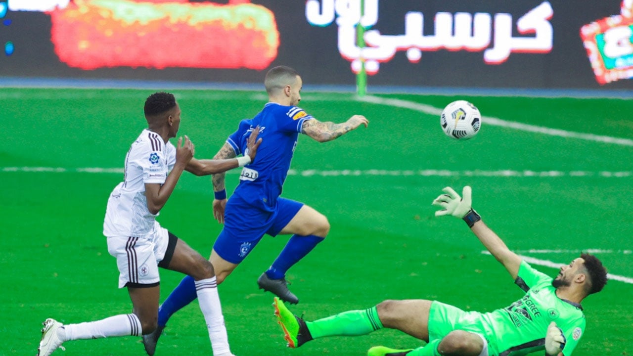 الشوط الأول.. التعادل يخيم على «كلاسيكو» النصر والاتحاد