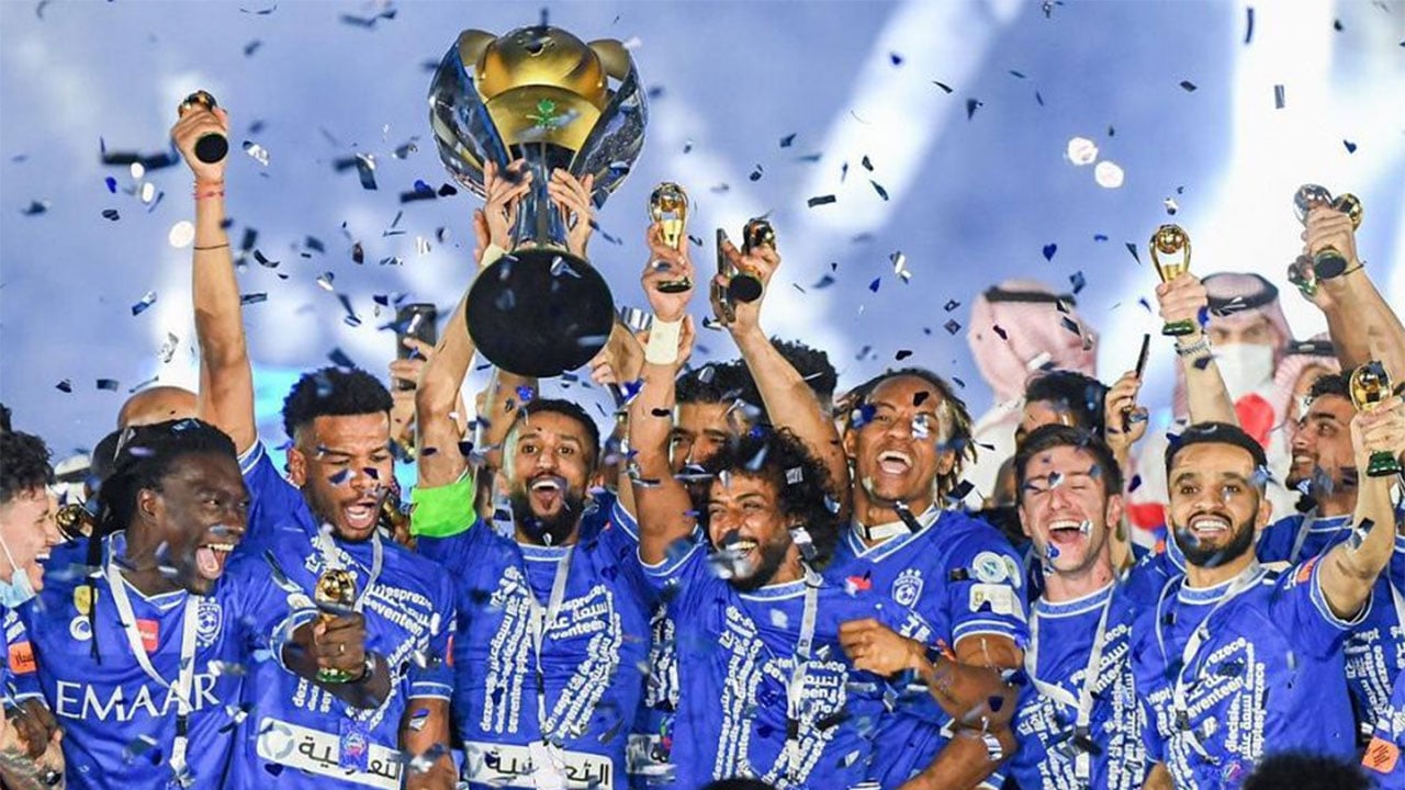 بالصور.. وزير الرياضة يُتوج الهلال بلقب دوري كأس الأمير محمد بن سلمان للمحترفين