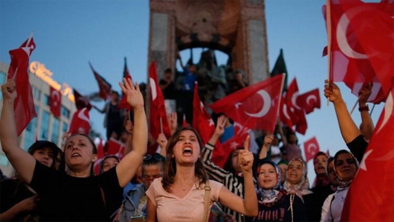 خلال 4 سنوات.. تقرير حقوقي يكشف انتهاكات الحكومة التركية بحق المتظاهرين