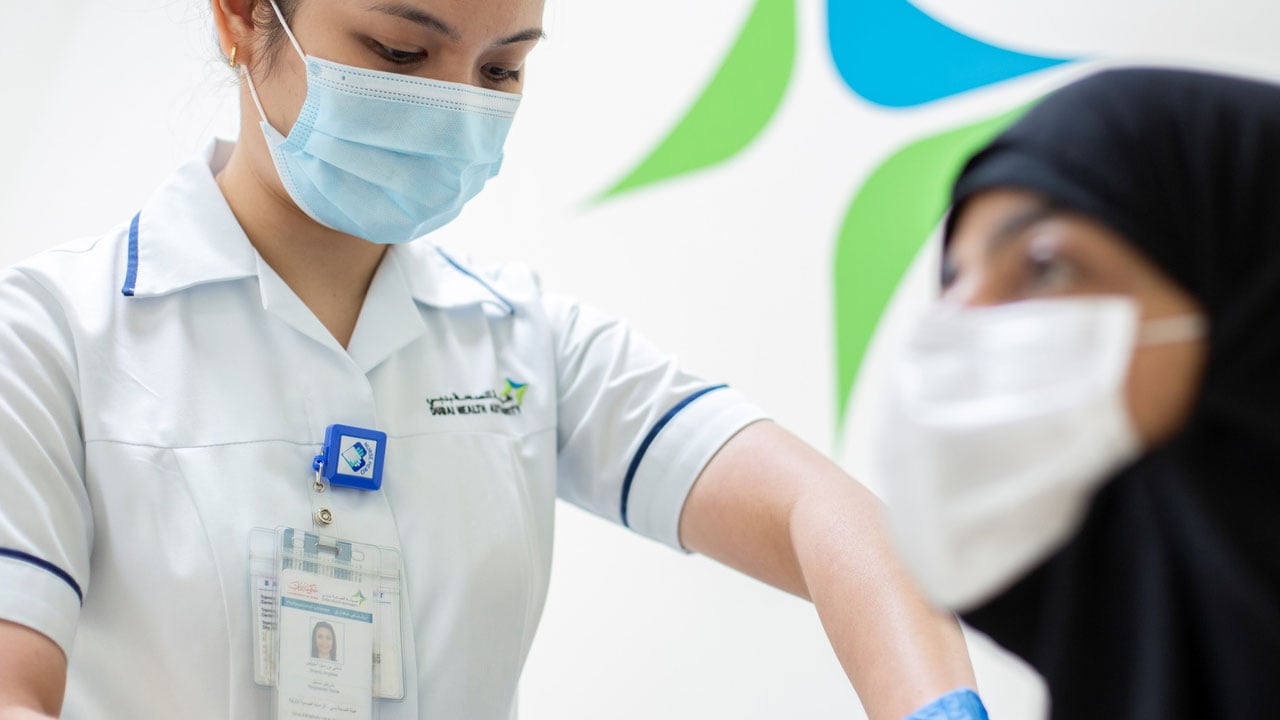 الإمارات تسجل 3 وفيات و1763 إصابة جديدة بكورونا