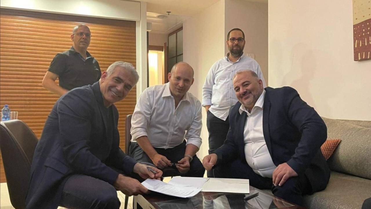 صورة تكشف حقيقة الجماعة الإرهابية.. الإخوان يتحالفون مع اليمين في إسرائيل