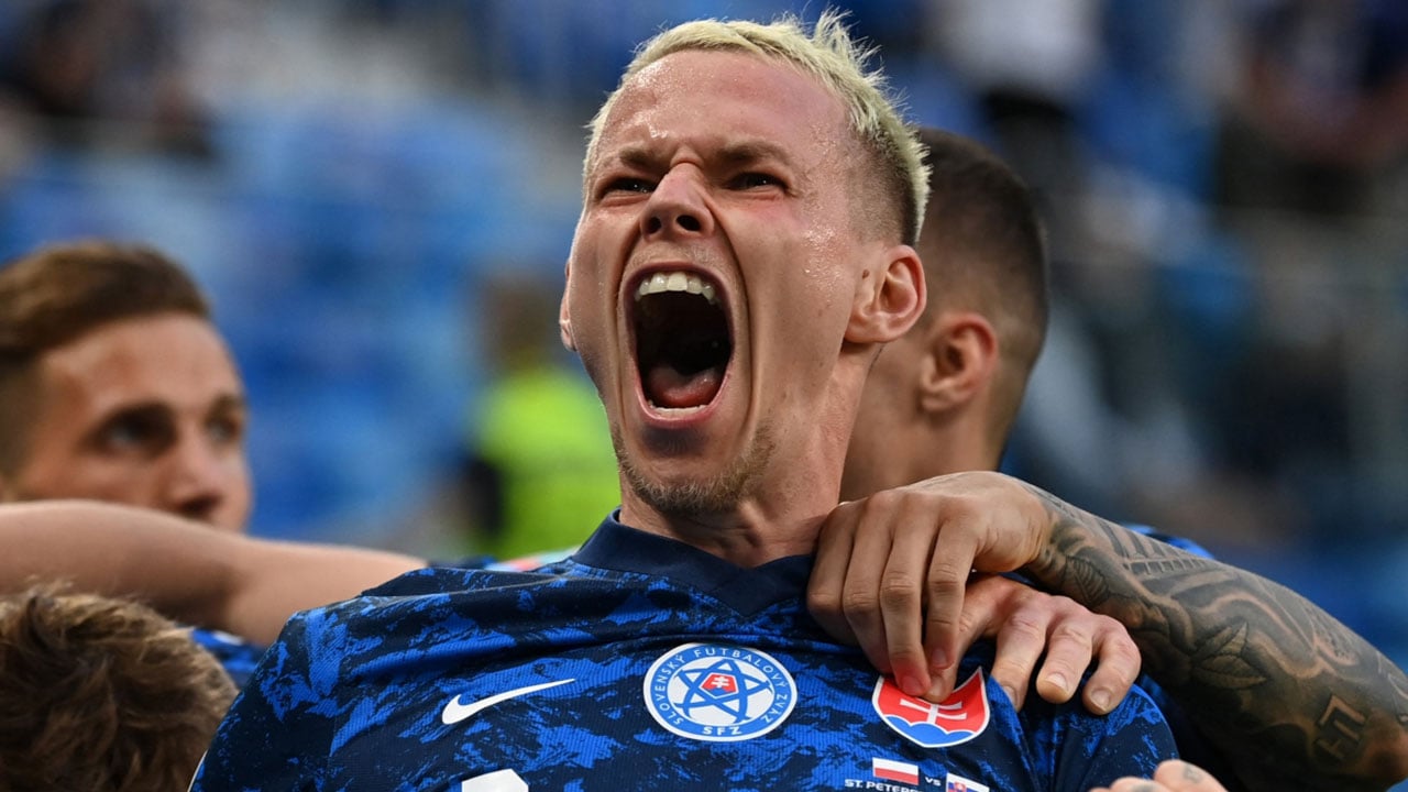 سلوفاكيا تصعق بولندا في أولى مفاجآت يورو 2020