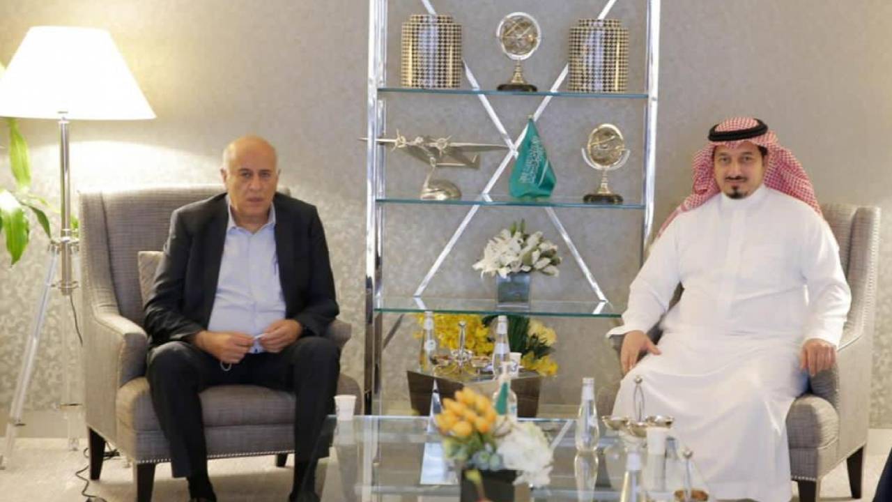 المسحل يبحث سبل التعاون مع رئيس الاتحاد الفلسطيني