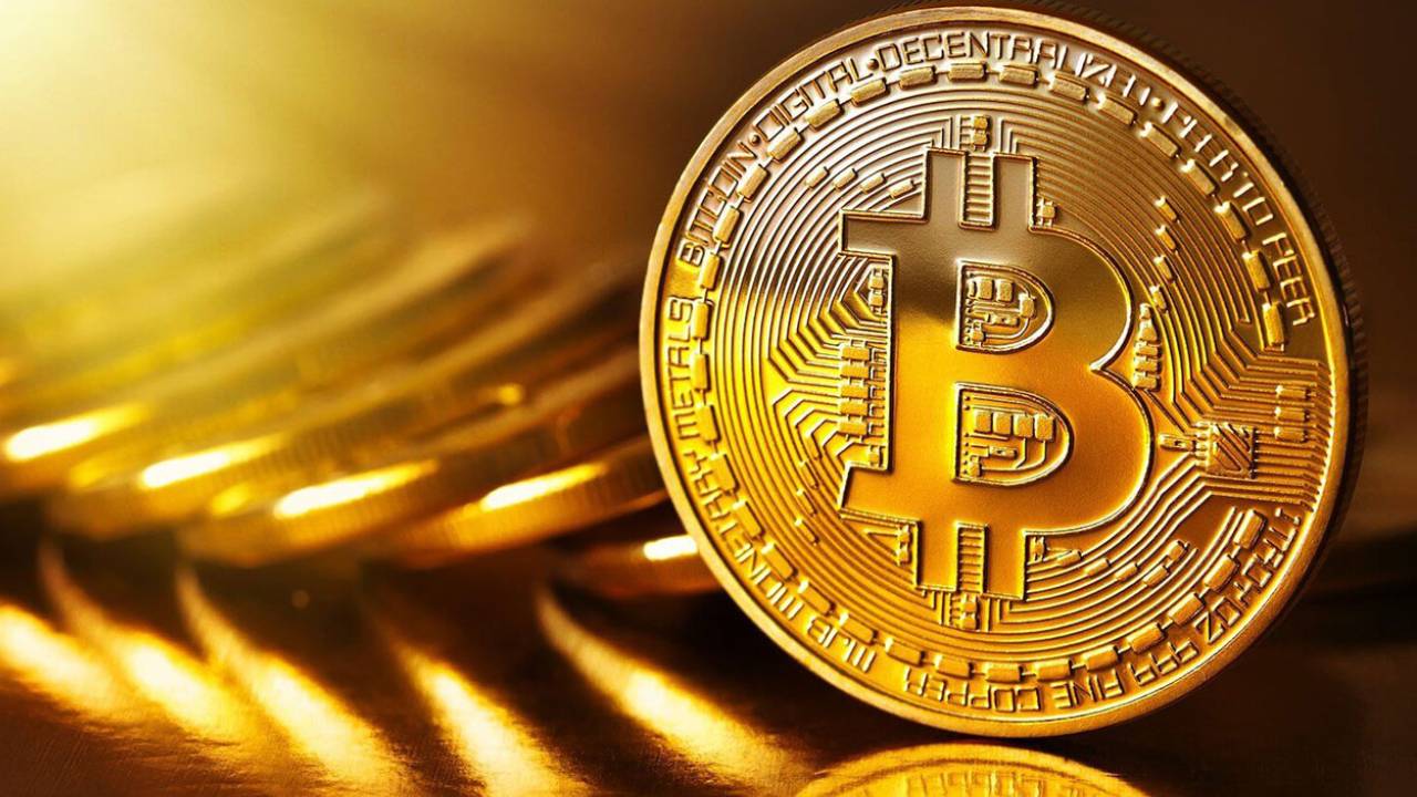 ارتفاع سعر بيتكوين إلى 35 ألفًا و790 دولارًا