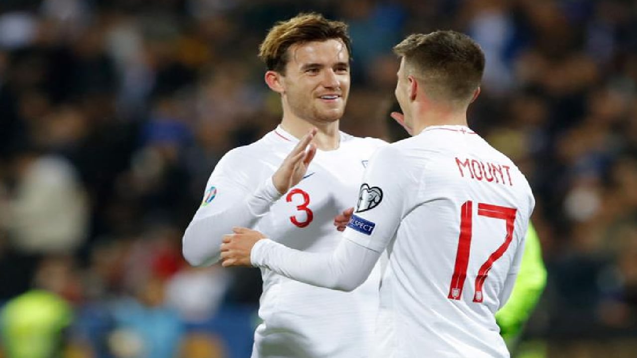 منتخب إنجلترا يُخضع مونت وبن شلويل للحجر الصحي