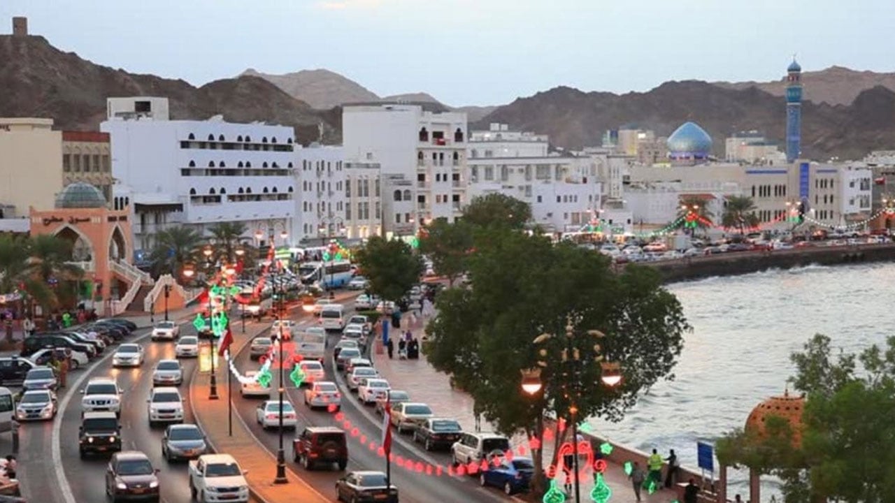 سلطنة عمان تعرض منح الإقامة الطويلة للمستثمرين الأجانب