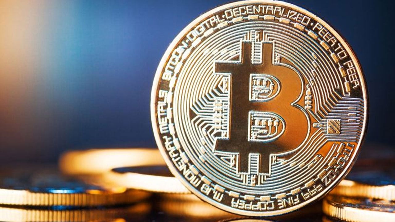 ارتفاع سعر عملة بيتكوين إلى 35 ألفًا و373 دولارًا